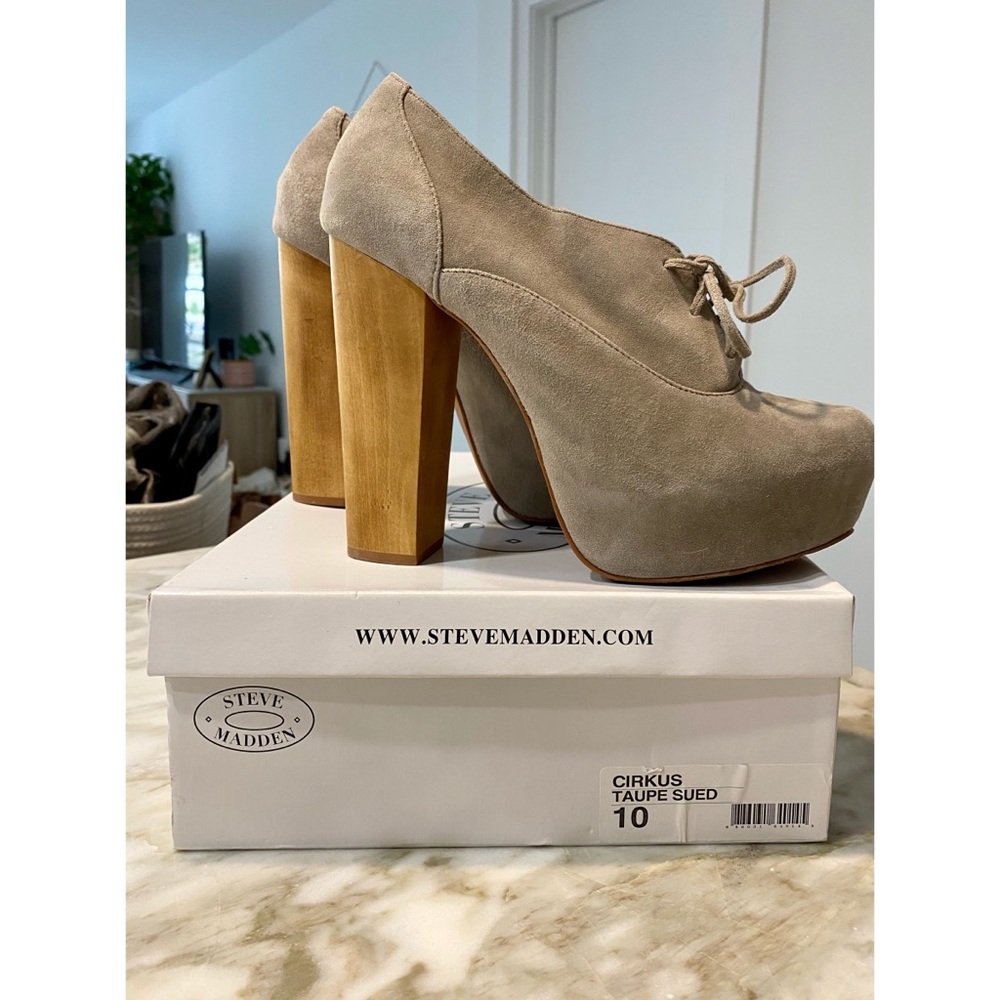 Steve Madden Cirkus Taupe Suede Platform Heels with Box Size 10